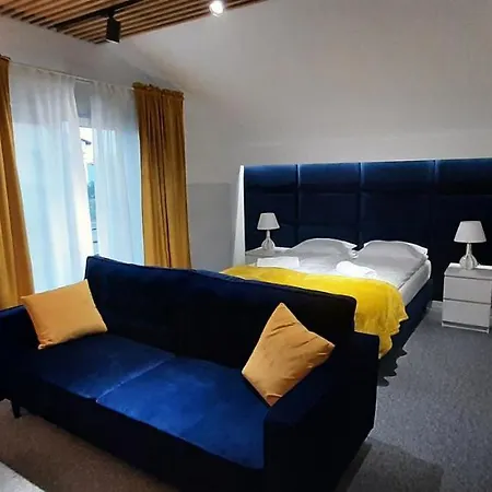Pod Sosnami Przeciszow Apartmán *